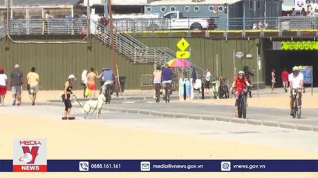 Các bãi biển California tấp nập khi nhiệt độ tăng cao