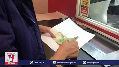 Nga bãi bỏ lệnh cấm bán ngoại tệ cho người dân