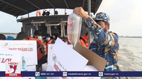 Bạc Liêu Thả 4,2 triệu con tôm giống tái tạo nguồn lợi thủy sản