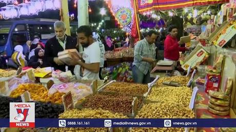 Người dân Ai Cập chi tiêu dè sẻn cho lễ Ramadan