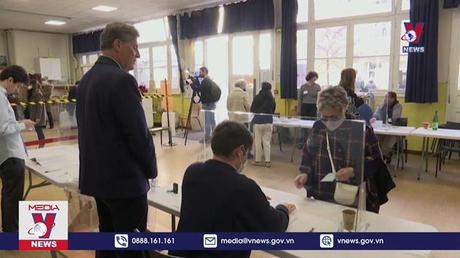 Bầu cử Tổng thống Pháp: Ông Macron và bà Le Pen đủ tiêu chuẩn vào vòng