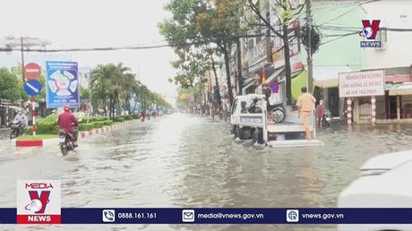 Mưa lớn gây ngập nặng nhiều tuyến đường thành phố Bạc Liêu 