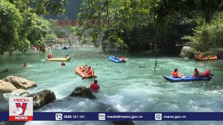 Du khách đến tham quan Quảng Bình tăng cao trong dịp lễ