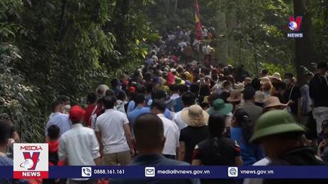 Đền Hùng đón hơn 1 triệu lượt du khách về dâng hương