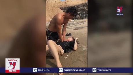 Tặng thưởng Huân chương dũng cảm cho Đại úy Thái Ngô Hiếu