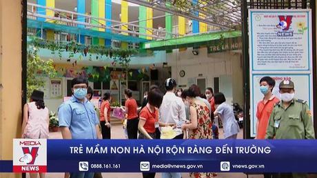 Trẻ mầm non Hà Nội rộn ràng trở lại trường
