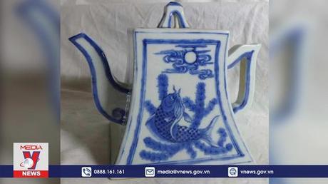 Cảnh báo ấm trà niên hiệu Gia Long giả trên sàn đấu giá