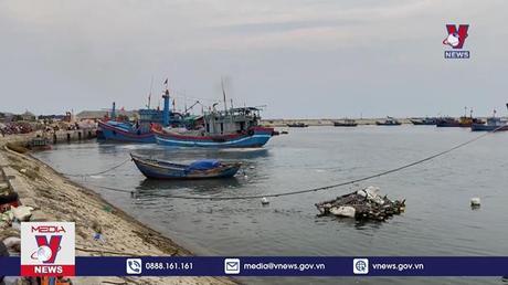 Khẩn trương di dời bè cát ra khỏi Vũng neo trú tàu thuyền Lý Sơn