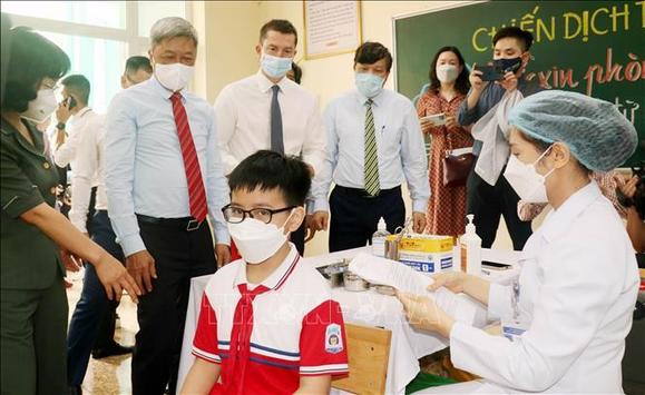 Ngày 14/4, Việt Nam có 23.012 ca COVID-19 mới, bắt đầu tiêm vaccine cho trẻ 5- dưới 12 tuổi