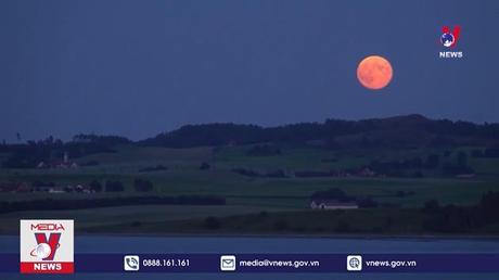 Thế giới chờ đón ‘trăng hồng’ tháng 4