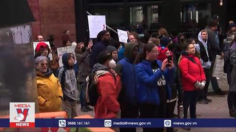 Biểu tình phản đối phân biệt chủng tộc tiếp diễn tại Mỹ
