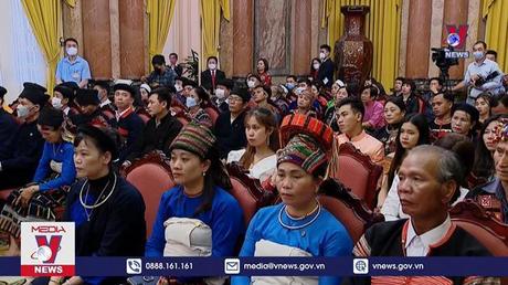 Chủ tịch nước tiếp Đoàn già làng, trưởng bản, nghệ nhân người dân tộc thiểu số tiêu biểu