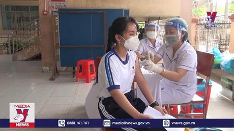 Vĩnh Long tiêm vaccine COVID-19 cho học sinh lớp 6