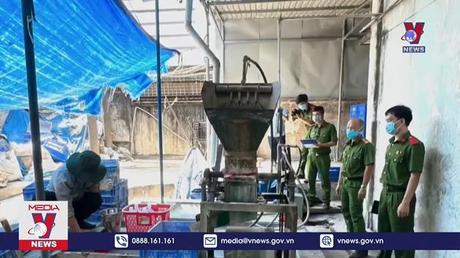 Bắt quả tang doanh nghiệp xả chất thải nguy hại ra môi trường