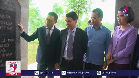 Hội Nhà báo Việt Nam hành hương về nguồn