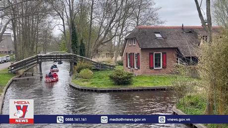 Ngôi làng không đường đi đẹp như cổ tích ở Hà Lan