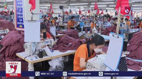 Tăng lương chưa phải đã hết lo