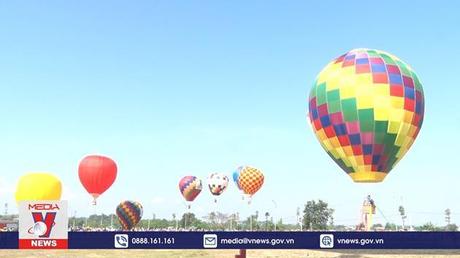 Đặc sắc lễ hội bay khinh khí cầu tại Kon Tum