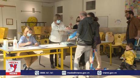 Cử tri Pháp đi bầu cử Tổng thống