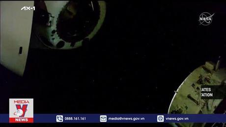 Phi hành gia tư nhân đầu tiên rời trạm vũ trụ bay trở về Trái đất