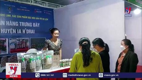 Khai mạc phiên chợ sâm Ngọc Linh lần đầu tiên tại Kon Tum