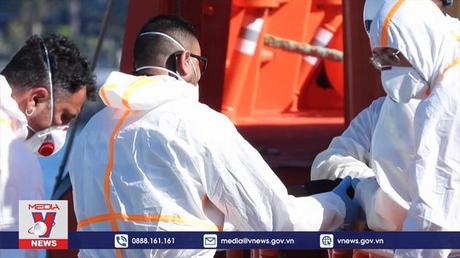 Lật thuyền chở người di cư sang châu Âu