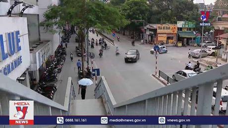 Để không lãng phí các cây cầu vượt bộ hành