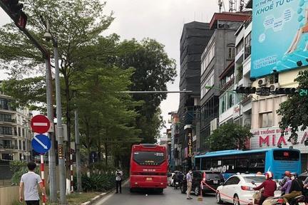 Va chạm với xe 45 chỗ, người phụ nữ đi SH tử vong