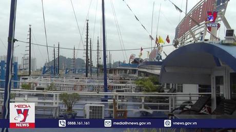 Hàng loạt tàu du lịch Quảng Ninh không được xuất bến dịp lễ