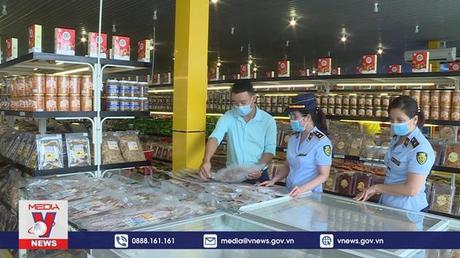 Kiểm tra niêm yết giá các cơ sở kinh doanh ăn uống