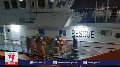 Cứu ngư dân trên vùng biển Hoàng Sa