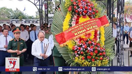 Chủ tịch nước dâng hương, tưởng nhớ các Anh hùng Liệt sỹ tại Quảng Trị