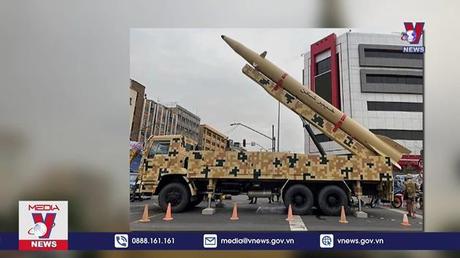 Iran trình làng 2 tên lửa đạn đạo mới