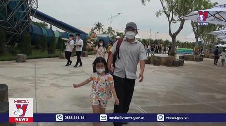 Công viên nước lớn nhất Việt Nam mở cửa đón khách