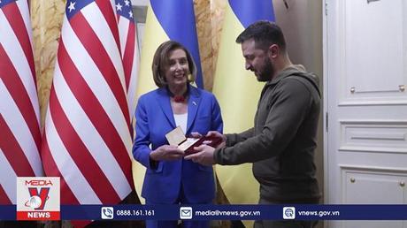 Chủ tịch Hạ viện Mỹ thăm Ukraine