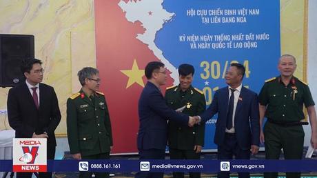 Cựu chiến binh Việt Nam mừng ngày giải phóng trên đất Nga