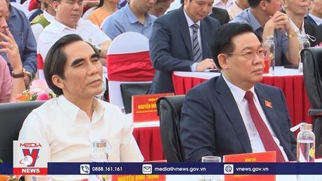 Trường THPT Nguyễn Duy Trinh đón nhận Huân chương Lao động hạng Nhất