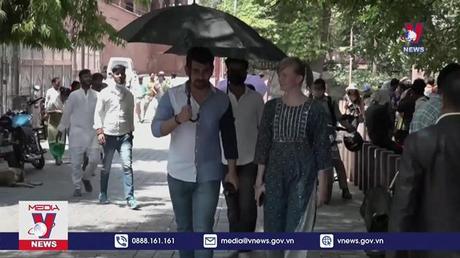 Người dân Ấn Độ tìm cách tránh nóng