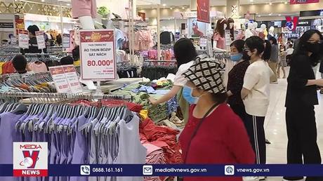 Nhộn nhịp mua sắm vui chơi tại siêu thị, trung tâm thương mại