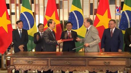 Việt Nam với bạn bè quốc tế ngày 2/5/2022