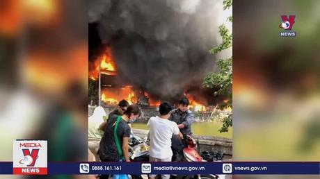 Dập tắt đám cháy xưởng làm chăn, đệm