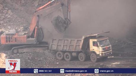 Ấn Độ chật vật với nắng nóng và mất điện