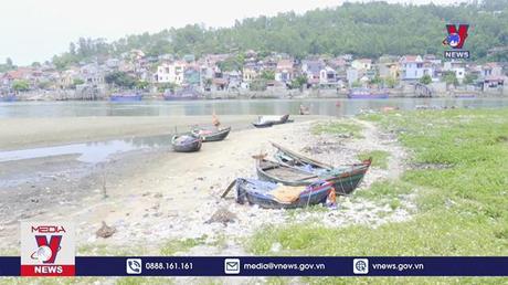  Cảng cá bồi lắng ảnh hưởng đến việc ra vào tàu thuyền của ngư dân