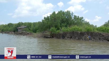 Người dân sống ven đê biển Tây Cà Mau chưa được an cư