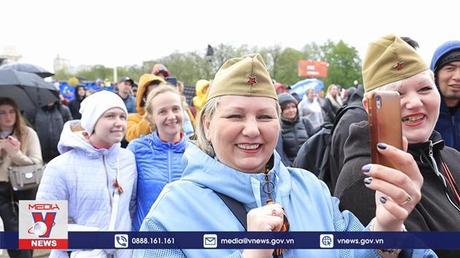 Người dân Nga tận hưởng ngày lễ Chiến thắng