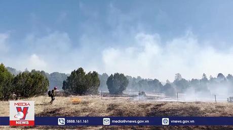 Cháy rừng tiếp tục lan rộng ở Tây Nam nước Mỹ