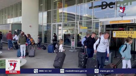 EU dỡ bỏ quy định đeo khẩu trang khi đi máy bay