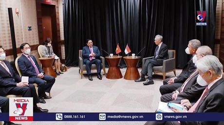 Thủ tướng Phạm Minh Chính gặp Thủ tướng Singapore 