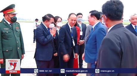 Chủ tịch Quốc hội bắt đầu thăm chính thức nước CHDCND Lào