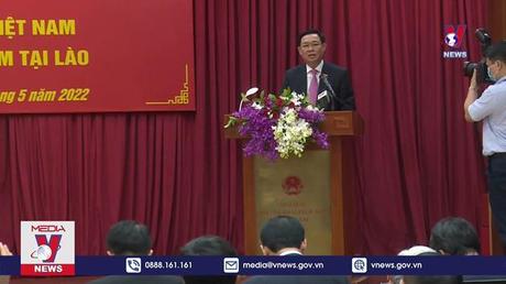 Chủ tịch Quốc hội gặp mặt cộng đồng người Việt tại Lào